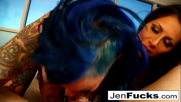 Play MP4 - MILF Jen Hexxx and Makayla Cox share a cock and a giant load