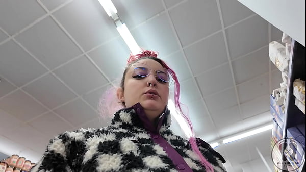 Nonton Rebeca Addams Burping At The Supermarket For Shooping thumbnail