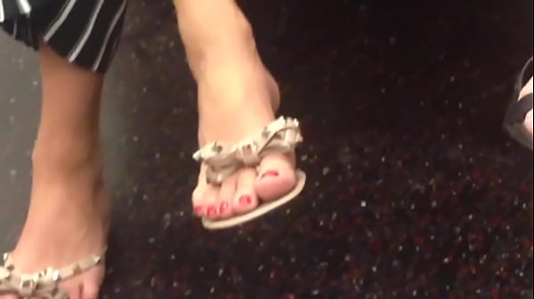 Candid_feet on_nyc train