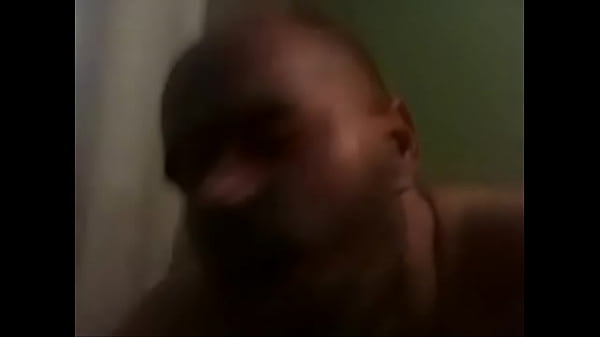 Mamando cara de Pau Pequeno de cara gordo