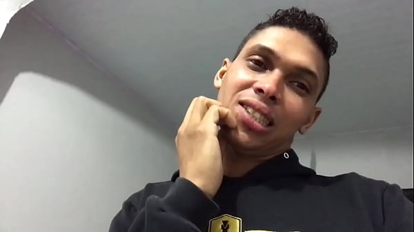 Flakael me desafiou si eu chegar a 30 mil seguidores no Twitter eu_vou deixar uma mulher_me dominar