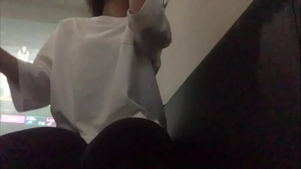 Play MP4 - おか&bigcirc;さんがいつも部屋にいるからオナニーできないからひそひそとカラオケでオナニーする女子大&bigcirc;生。