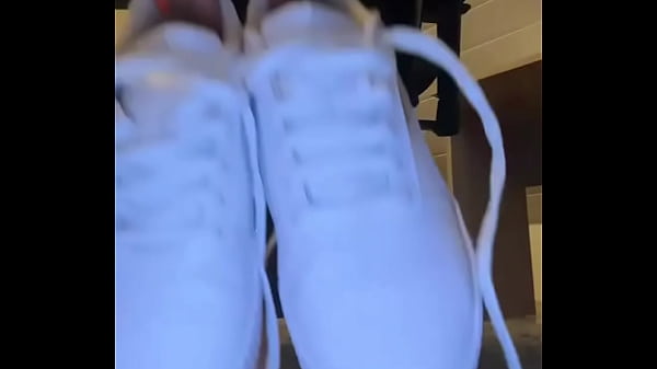 Good Morning! I love the combination with leather pants and nylon socks #barefoot #feetworld #fetish #feet #Leather ... 