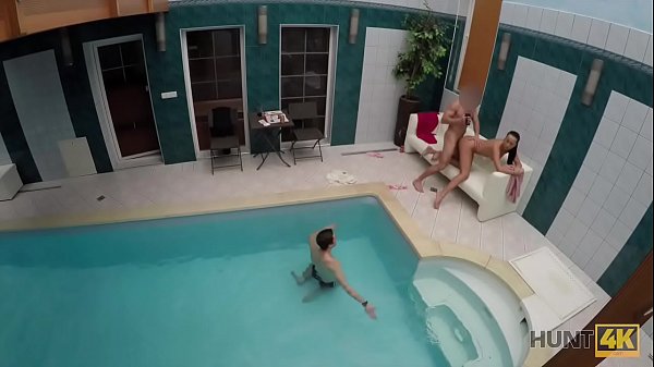 HUNT4K. Aventuras sexuales en una piscina privada
