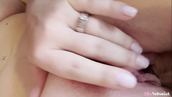 Play MP4 - Loira com buceta toda rosinha senta gostoso no pau do seu corninho - Elis Nebsniak