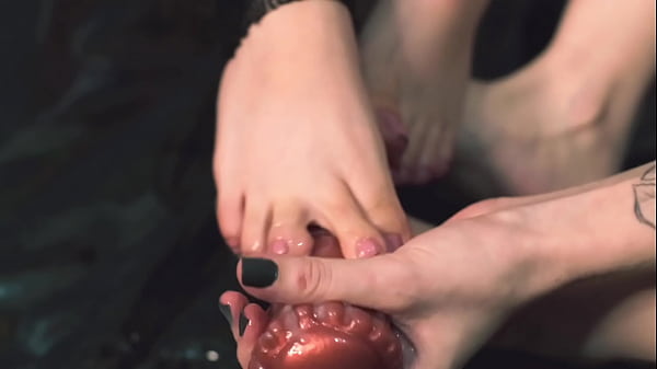 Cute feet on a Huge Dildo will make you cum 