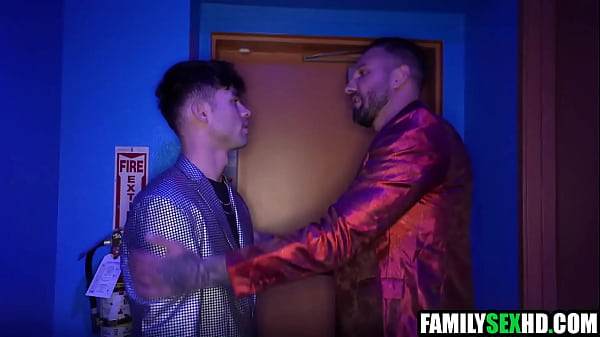 Nonton Stripper Stepsis Threesome Fucks Stpbro & Shocked Stepdad thumbnail