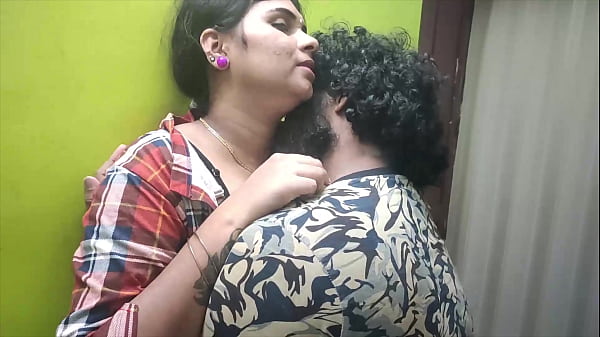 Power cut mein pakdi gayi &ndash; andhera tha irade roshan they