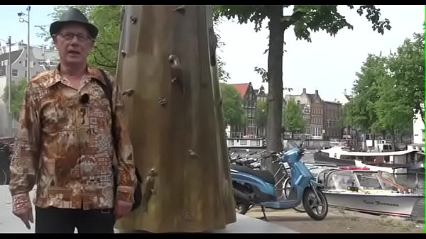 Nonton Large Titted Floozy Takes The Bone thumbnail