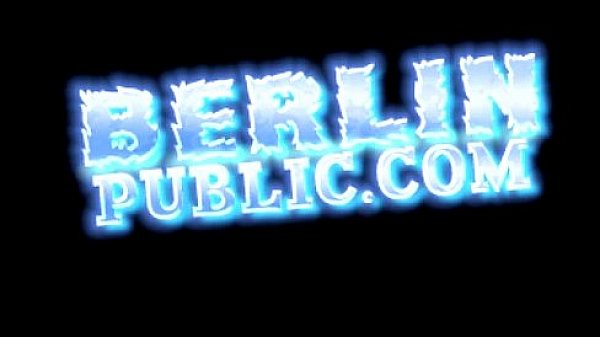 Nonton Blonde Gets Public Titty Suck thumbnail