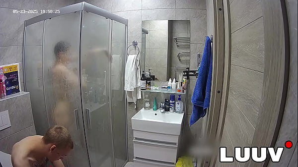 LUUV. Kareflore and Abbadon film their real amateur, homemade bathroom routine, showing maximum real life openness 