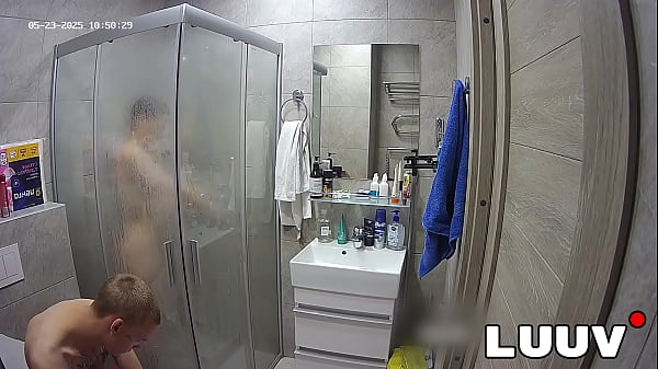 Play MP4 - LUUV&period; Kareflore and Abbadon film their real amateur&comma; homemade bathroom routine&comma; showing maximum real life openness