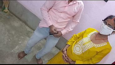 Desi bhabi suck devar's dick & check anyone come or not