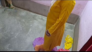 Nonton Desi Bhabi Suck Devar's Dick & Check Anyone Come Or Not thumbnail