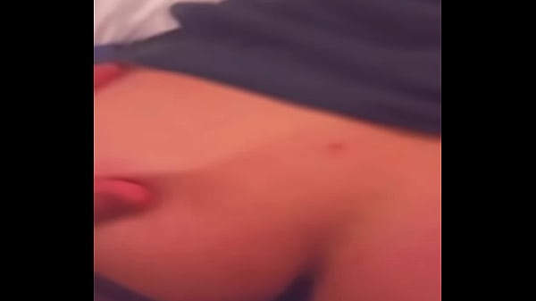 ME ESTABA TCANDO EN LOS BA&Ntilde;OS DEL GYM Y ENTRA UN PUTITO A COMERMELA 