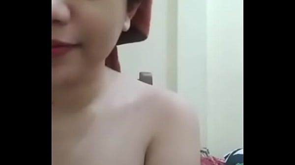 Beautifulhot north Indian hottieexposing her milky tits