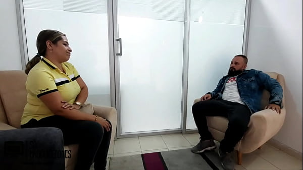 Llego a un trato con la directora del colegio de mi hijastro y termino follandome su co&ntilde_o PARTE 1