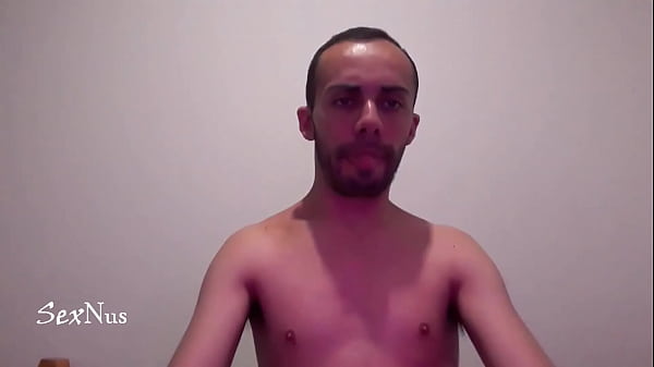 Mucha saliva en todo mi cuerpo caliente 