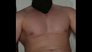 Deutscher Dirtytalk! Meister macht Kniebeugen und r&auml_cht sich danach hart video thumbnail