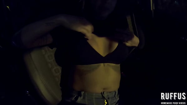 Vadia casada brincando em público e recebe gozada Ana Rothbard_Video completo no RED