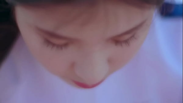 Robot and three women run around 