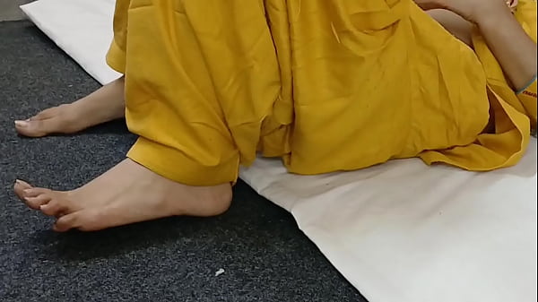 Play MP4 - Meri Chachi Ki Moti Gol Gand Hindi Sex Video