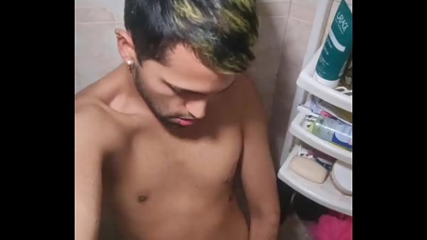 Play MP4 - Jerking off with oil in the shower Self ruined orgasm multiple times and overstimulation of my glans that makes me squirt all over myself - Camilo Brown