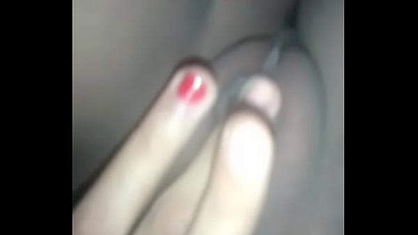 Se dedea y piensa en ella 