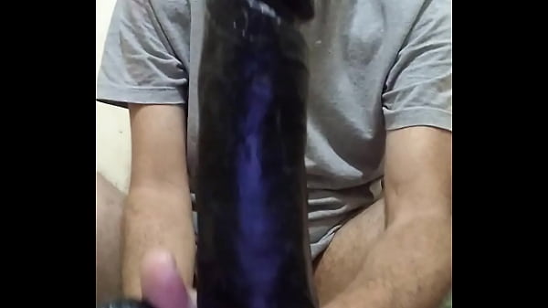 Rasgando o rabo com dois consolos 