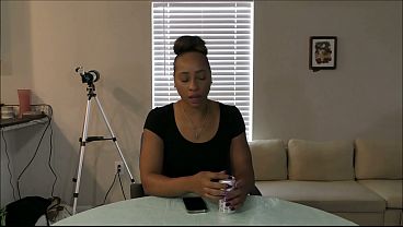 Nonton Kendra Keeps Burping As She Takes This Important Call thumbnail