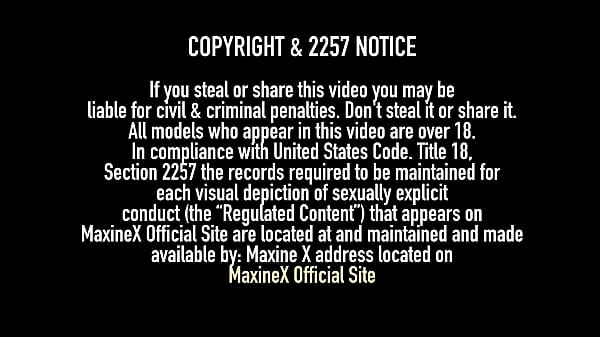 Nonton Busty Asian Sensation Maxine X Blows Cock While Riding Dildo! thumbnail