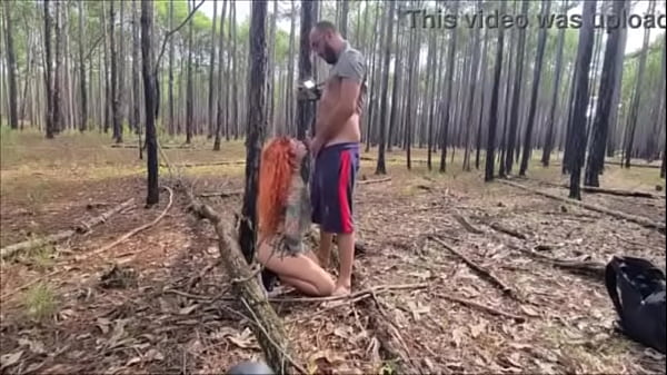 Socando no pelo a safada na floresta