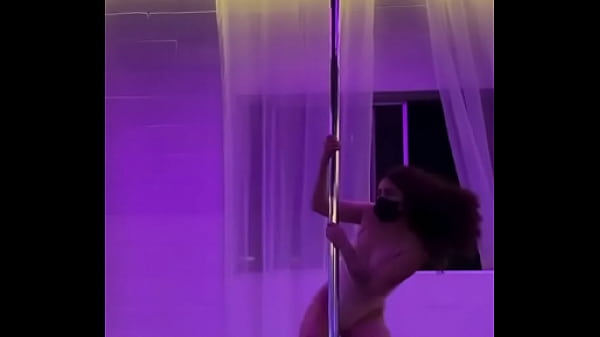 Lil dance for sum dick 