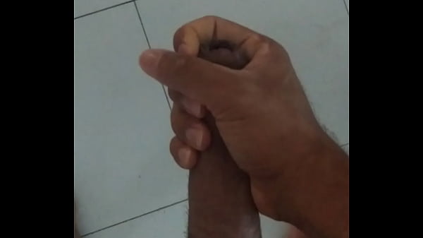 Boy batendo punheta em casa