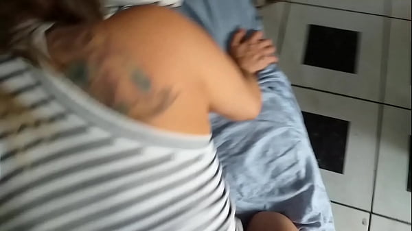 Play MP4 - Ele fez meu cu de buceta&excl; Depois de arrombar minha buceta ele fode meu cu sem do&comma; e me faz arregar indo para parar&period; Meu primo n&atilde;o tem limites yes