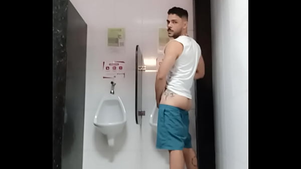 Safadeza No Banheiro Da Academia thumbnail