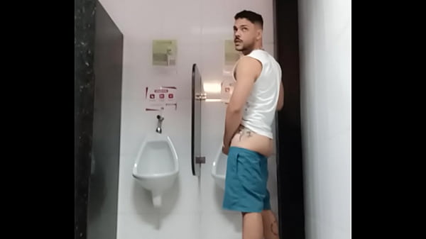 Play MP4 - Safadeza no banheiro da academia