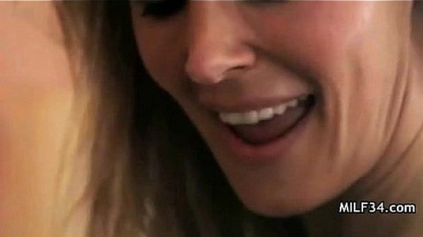 Nonton Amateur Milf Hottie Getting A Hard Dong thumbnail