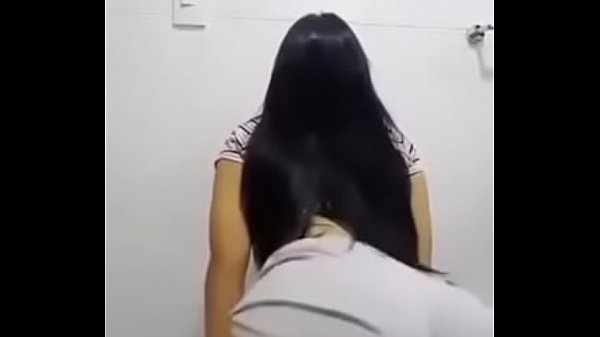 Ela &eacute; linda e boa dan&ccedil;ando