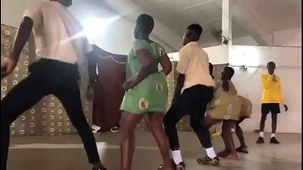 Okuas students twerks hard, Lydia agbatey