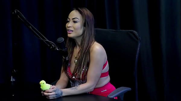 Play MP4 - D&aacute; oportunidade para f&atilde;s&comma; n&atilde;o grava fetiches nojentos&comma; deu pra um ex&comma; disse suas comidas favoritas&comma; e quem pegaria&period;&period;&period; - Belinha Baracho &lpar;WATCH ON&colon; SHEER&sol;RED&rpar;