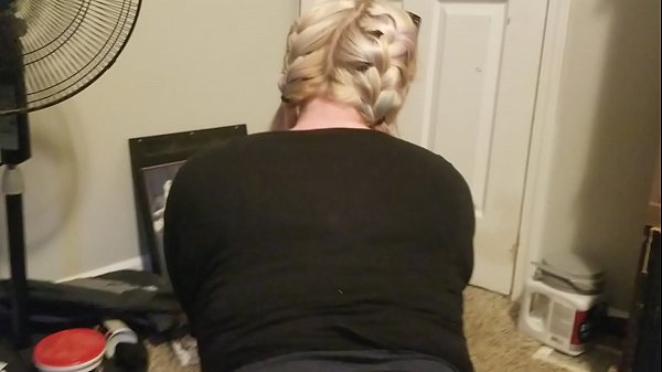 Play MP4 - Anabele sneaks a fuck on the floor