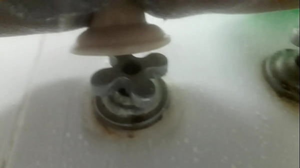 Play MP4 - Pajeandome con mi consolador  en la ducha