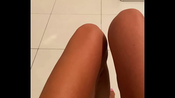 Nonton Masturbating While Parents Are At Home thumbnail