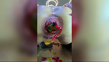 Nonton Extreme Pighole Anal Whore Asshole Feeding With Gummies! thumbnail