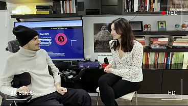 La curiosit&agrave; fa la donna troia parte 1 sofia bellucci vuole sapere come far godere un tetraplegico e lo porta in camera da letto