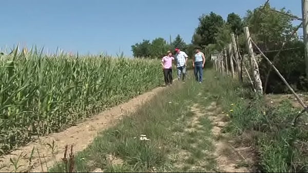 Play MP4 - Nudist Teen gangbang and bukkake by voyeurs