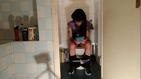Sexy goth teen pee & crap while play with her phone pt1HD