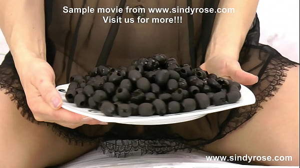 Play MP4 - Sindy Rose insert tons of black olives in her ruined anus hole