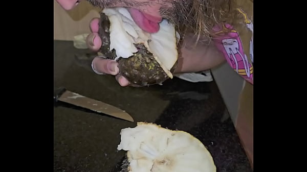 Nonton Bedengus Chupando Graviola Fruta Oral thumbnail